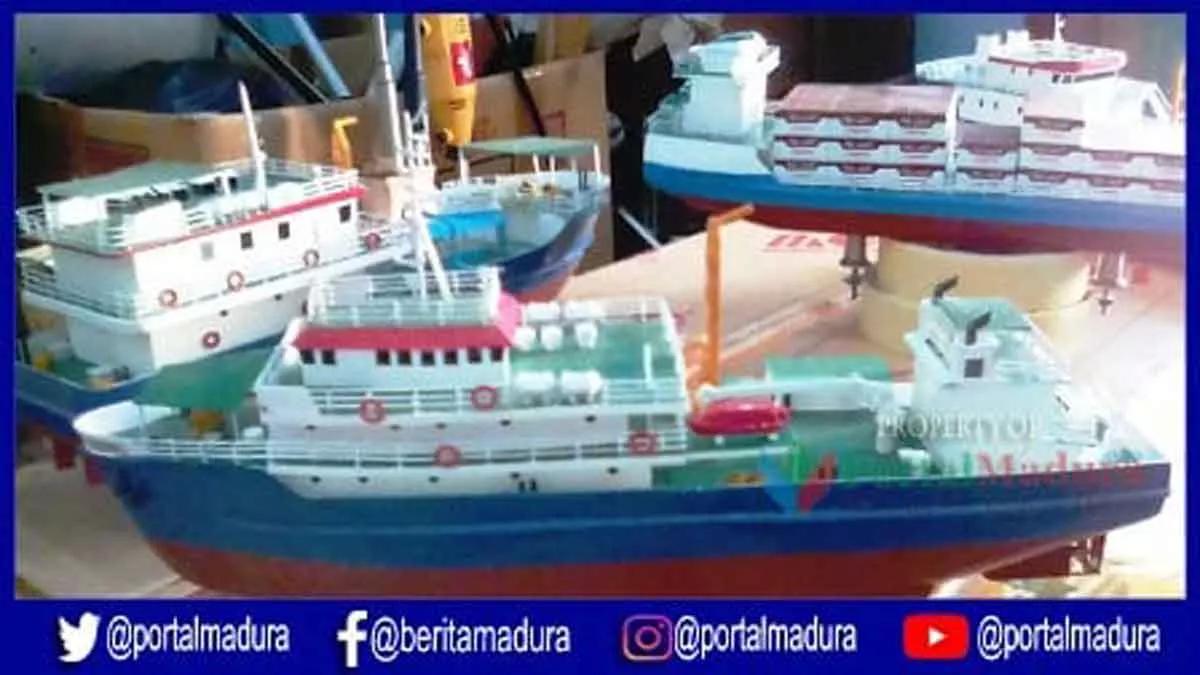 Usaha Kreatif, Miniatur Kapal Ciptaan Cakraningrat Ship Model Yang Mendunia - Portalmadura.com Usaha Kreatif, Miniatur Kapal Ciptaan Cakraningrat Ship Model Yang Mendunia