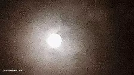 Penampakan Supermoon Di Pulau Madura - Portalmadura.com Penampakan Supermoon di Pulau Madura
