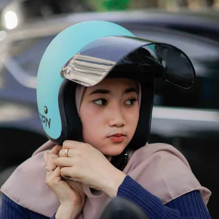 Apa Itu Helm Bogo? Yuk, Kenali Seluk Beluk Pelindung Kepala Kekinian Ini - Portalmadura.com helm bogo wanita