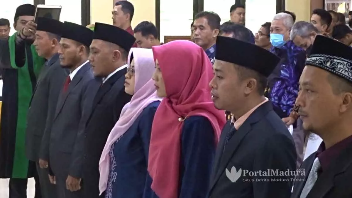 Rektor Unija Lantik 7 Dekan Baru Masa Jabatan 2022-2027 - Portalmadura.com Rektor Unija Lantik 7 Dekan Baru Masa Jabatan 2022-2027
