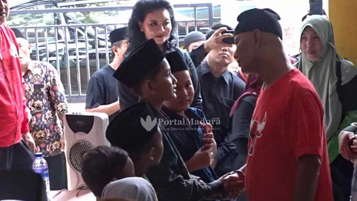 Mh Said Abdullah Bantu Pengasuh Musala Dan Poktan Di 4 Kecamatan - Portalmadura.com MH Said Abdullah Bantu Pengasuh Musala dan Poktan di 4 Kecamatan