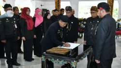 Bupati Fauzi Lantik 31 Pejabat Baru Sumenep: Tuntut Inovasi Dan Hapus Budaya Kerja Lama! - Portalmadura.com Bupati Fauzi Lantik 31 Pejabat Baru Sumenep: Tuntut Inovasi dan Hapus Budaya Kerja Lama!