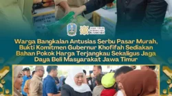 Ibu-Ibu Serbu Pasar Murah Di Bangkalan, Gubernur Khofifah Turun Tangan Bagikan Sembako! - Portalmadura.com Ibu-Ibu Serbu Pasar Murah di Bangkalan, Gubernur Khofifah Turun Tangan Bagikan Sembako!