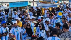 Lautan Suporter Biru-Putih Padati Dermaga Pamekasan Jelang Final Piala Dunia 2026 - Portalmadura.com Lautan Suporter Biru-Putih Padati Dermaga Pamekasan Jelang Final Piala Dunia 2026