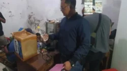Gerebek Toko Miras Di Kepanjin, Polresta Sumenep Sita Belasan Botol Arak Bali - Portalmadura.com Gerebek Toko Miras di Kepanjin, Polresta Sumenep Sita Belasan Botol Arak Bali