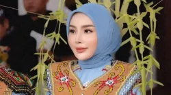 Profil Dan Kekayaan Aisyah Thisia, Istri Gubernur Kalteng Agustiar Sabran Yang Jadi Sorotan Publik - Portalmadura.com Profil dan Kekayaan Aisyah Thisia, Istri Gubernur Kalteng Agustiar Sabran yang Jadi Sorotan Publik