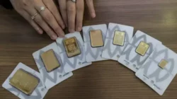 Harga Emas Antam Anjlok Ke Rp2,6 Juta Hari Ini, Cek Simulasi Untung Ruginya - Portalmadura.com harga emas antam, emas hari ini, buyback emas, investasi emas, antam 2026, harga emas batangan