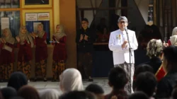 Unik! Sdn Pangarangan 1 Gelar Upacara Berbahasa Madura Dan Gamelan Demi Tanamkan Adab Keraton - Portalmadura.com Unik! SDN Pangarangan 1 Gelar Upacara Berbahasa Madura dan Gamelan Demi Tanamkan Adab Keraton