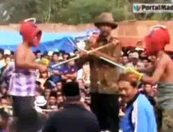 Tradisi ‘Ojung’ Nyaris Punah