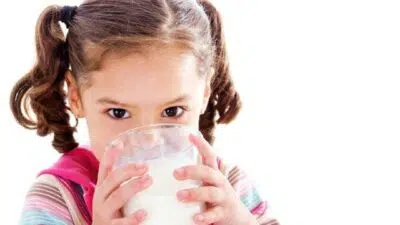 Inilah 5 Manfaat Air Putih Bagi Kesehatan Anak