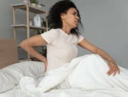 Inilah 3 Penyebab Punggung Sakit Saat Bangun Tidur