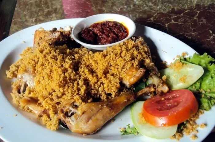 Resep Ayam Goreng Kremes Super Renyah dengan Sambal Spesial