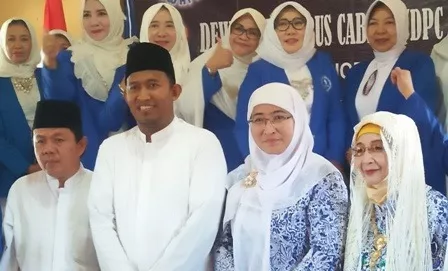 Dewi Khalifah dan Wabup Sumenep Achmad Fauzi Foto Bersama, Ini Teriakan Hadirin