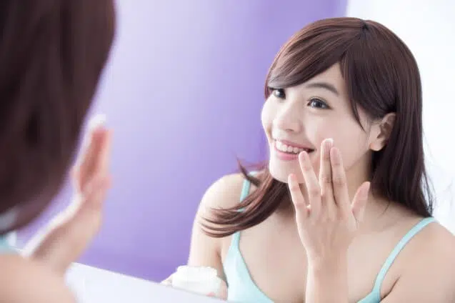 Ladies, Ini 7 Kosmetik Dasar yang Wajib Anda Miliki Meski Tak Hobi Dandan