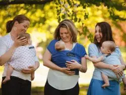 Moms, Ini 5 Manfaat Babywearing yang Perlu Anda Tahu