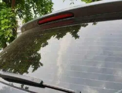 Inilah Fungsi Garis-garis di Kaca Belakang Mobil yang Perlu Anda Ketahui