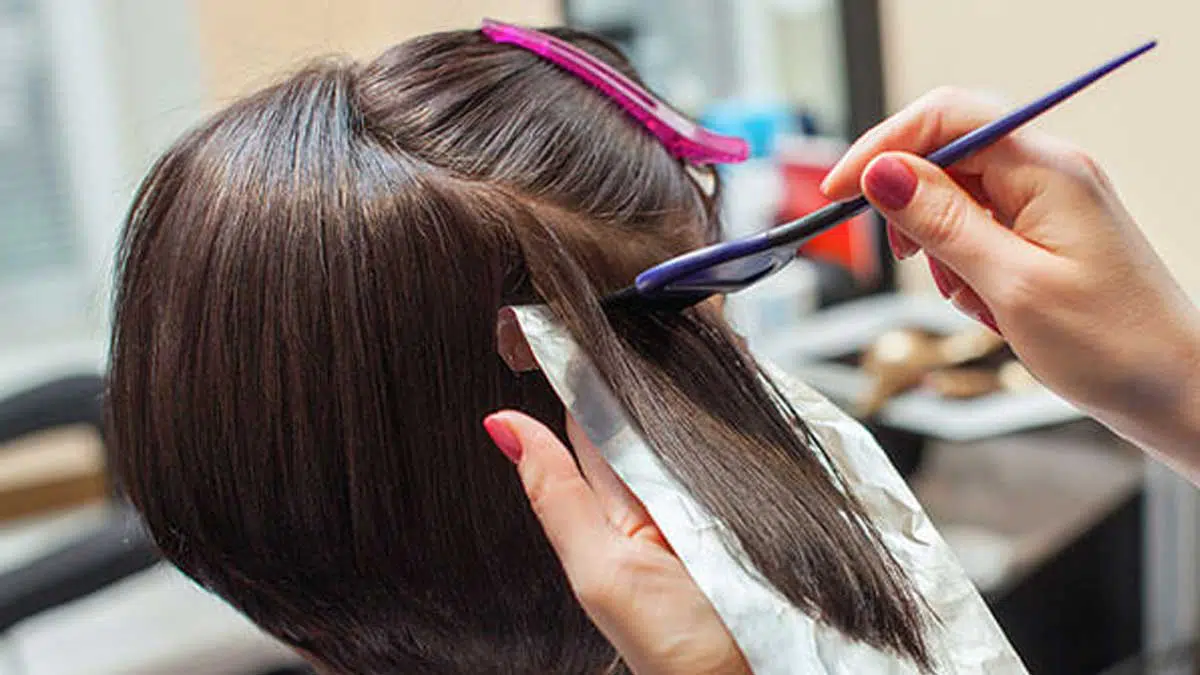 mewarnai rambut