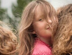Bunda Perlu Tahu, Ini 7 Fakta Tentang Kutu Rambut Pada Anak