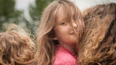 Bunda Perlu Tahu, Ini 7 Fakta Tentang Kutu Rambut Pada Anak
