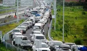 Arus mudik Natal dan Tahun Baru terbagi dua gelombang