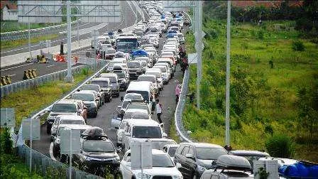 Arus Mudik Natal dan Tahun Baru Terbagi Dua Gelombang