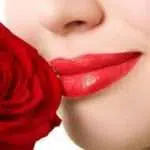 7 Bahan Alami yang Bisa Cerahkan Bibir dalam Semalam