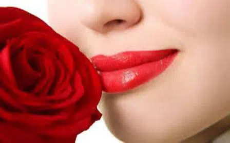 7 Bahan Alami yang Bisa Cerahkan Bibir dalam Semalam