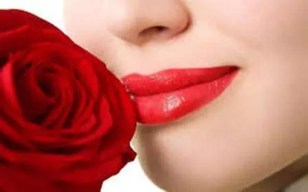 7 Bahan Alami yang Bisa Cerahkan Bibir dalam Semalam