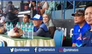Laga Berlangsung, Bupati Sumenep dan Nurfitriana Saksikan Laga Perssu VS Blitar United, Skor Sementara 0-2