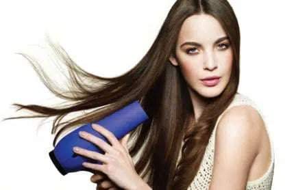 Setelah Keramas, Ini 5 Cara Keringkan Rambut yang Benar