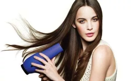 Setelah Keramas, Ini 5 Cara Keringkan Rambut yang Benar