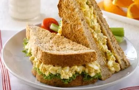 Menu Sarapan: Resep Egg Salad Sandwich yang Praktis dan Enak
