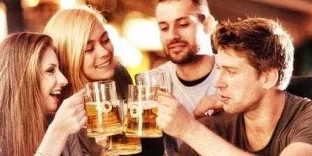 Atasi Hangover Usai Pesta dengan 5 Cara Ini