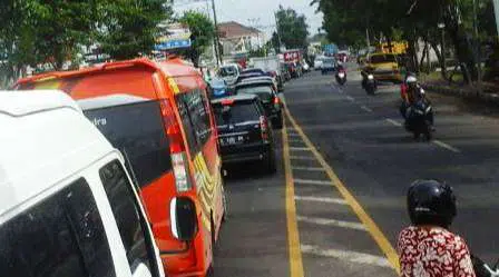 Bebek Sinjay Diserbu Pengunjung Hingga Terjadi Kemacetan 4 Km