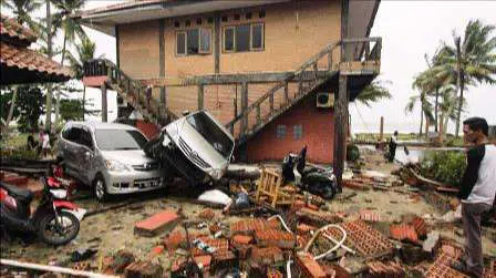 Korban tewas tsunami Selat Sunda bertambah jadi 222 orang