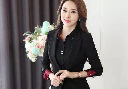 Ladies, Ini 3 Inspirasi Gaya Kantoran Ala Drama Korea yang Bisa Anda Coba