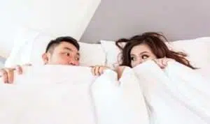 Libur Akhir Tahun, Ini 7 Gaya Bercinta Senyap yang Patut Dicoba Pasutri