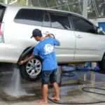 8 Cara Mencuci Mobil Ala Profesional