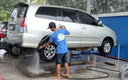 8 Cara Mencuci Mobil Ala Profesional