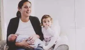 Moms, Ini 6 Cara Mudah Lakukan Tandem Nursing