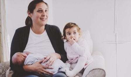 Moms, Ini 6 Cara Mudah Lakukan Tandem Nursing