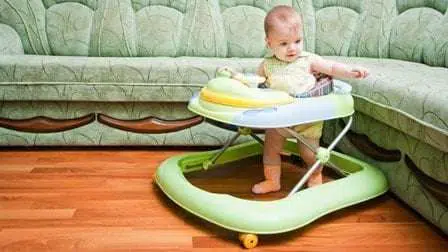 Pentingkah Pakai Baby Walker untuk Bayi