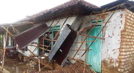 Bencana Akhir Pekan, 16 Rumah, Masjid dan Perahu Warga Sumenep Rusak