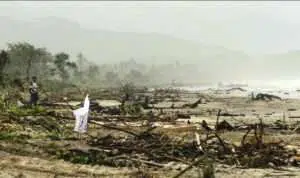 Sebaran abu vulkanik Anak Krakatau mulai turun di Banten