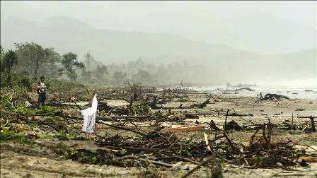Sebaran abu vulkanik Anak Krakatau mulai turun di Banten