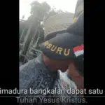 VIDEO-Diduga Upaya Kristenisasi, Warga Muslim Bangkalan “Dibaiat” Seperti Ini