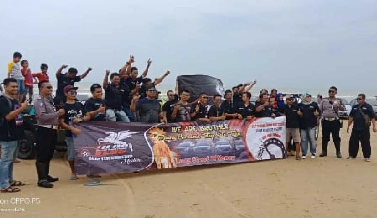 Vios Limo Owner Community se-Jatim Nikmati Pantai Wisata Lombang Sumenep
