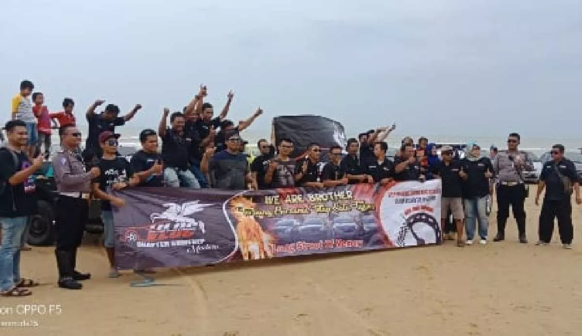 Vios Limo Owner Community se-Jatim Nikmati Pantai Wisata Lombang Sumenep