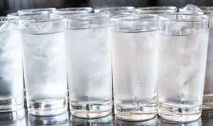 Awas, Bahaya Mengancam dari Kebiasaan Minum Air Es
