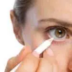 3 Cara Pakai Eyeliner Putih untuk Riasan Mata